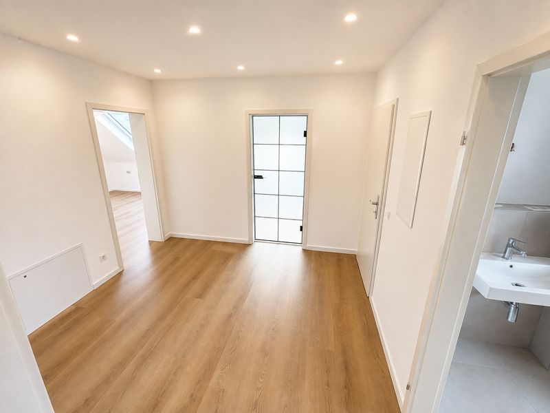 Hochwertig sanierte 3-Zimmer-Wohnung mit Balkon, Fußbodenheizung & Smart Home in Neuss-Holzheim